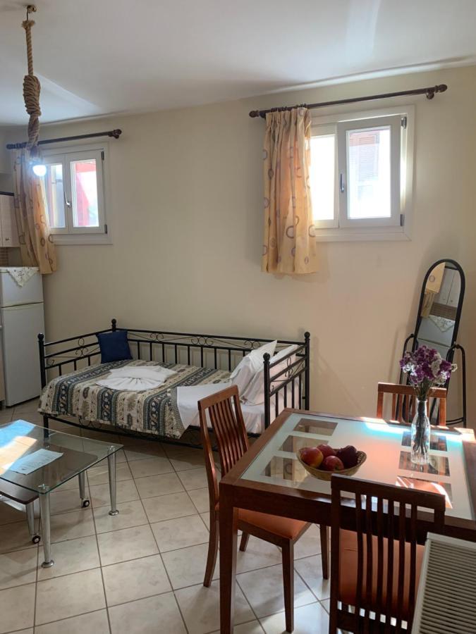 Naxos City Little Yard Studios & Apartments #4 מראה חיצוני תמונה